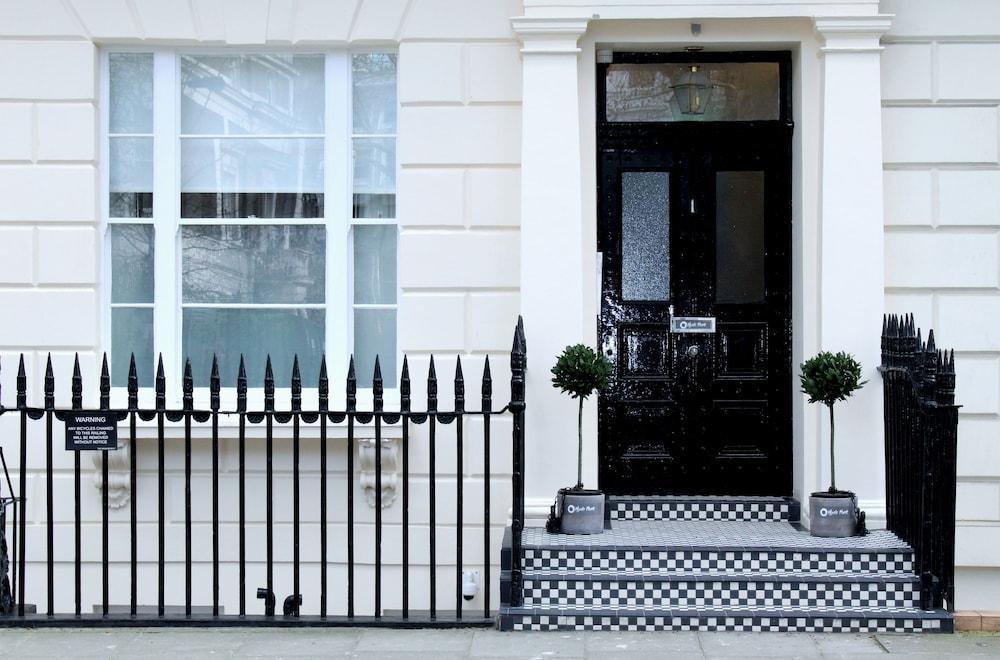 1 Craven Hill Gardens Apartahotel 4*
